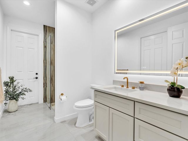 6806 Lakeside Circle, Davie, FL 33314