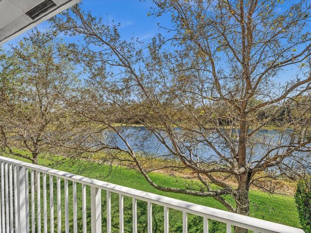 6806 Lakeside Circle, Davie, FL 33314