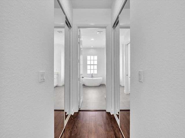 6806 Lakeside Circle, Davie, FL 33314