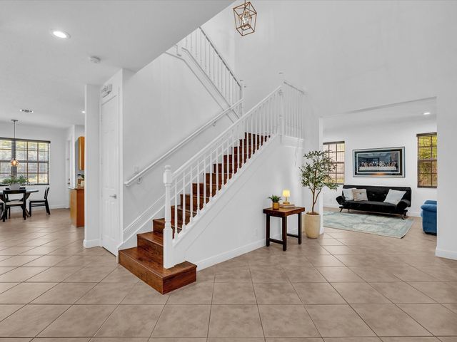 6806 Lakeside Circle, Davie, FL 33314