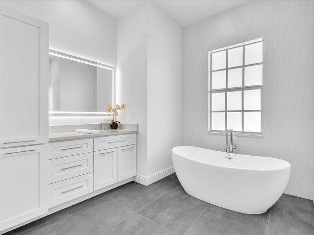 6806 Lakeside Circle, Davie, FL 33314