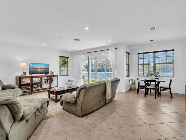 6806 Lakeside Circle, Davie, FL 33314