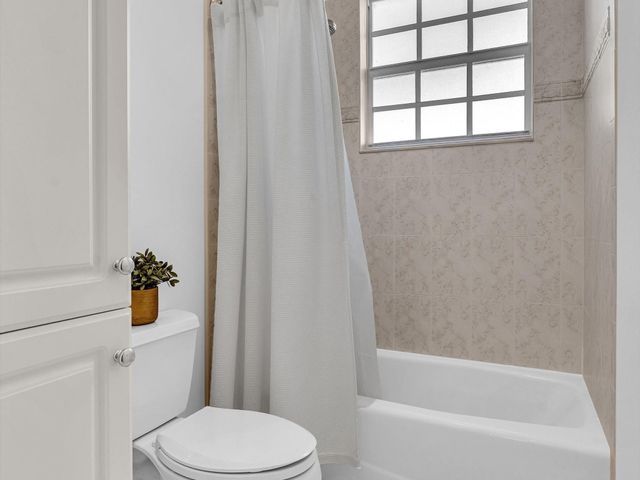 6806 Lakeside Circle, Davie, FL 33314