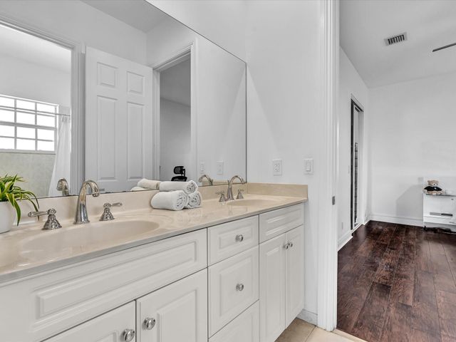 6806 Lakeside Circle, Davie, FL 33314