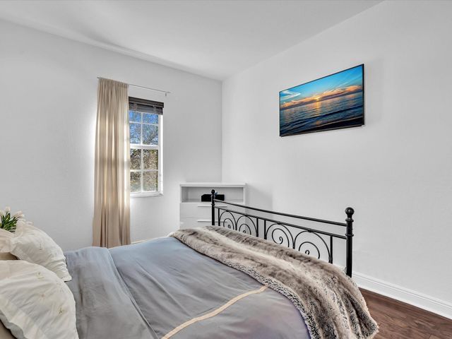 6806 Lakeside Circle, Davie, FL 33314