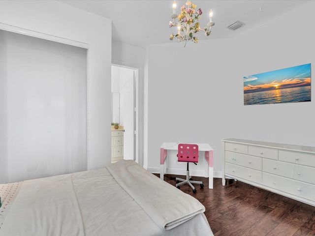 6806 Lakeside Circle, Davie, FL 33314