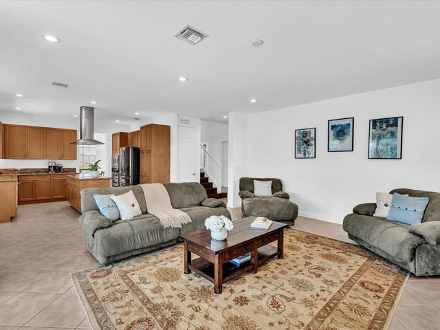 6806 Lakeside Circle, Davie, FL 33314