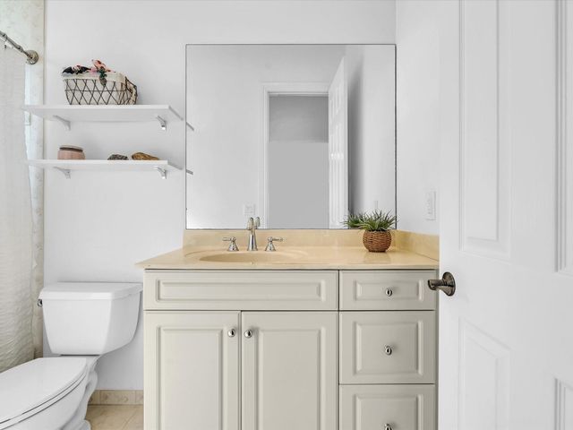 6806 Lakeside Circle, Davie, FL 33314