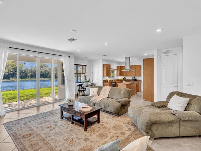 6806 Lakeside Circle, Davie, FL 33314