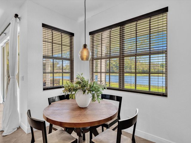 6806 Lakeside Circle, Davie, FL 33314