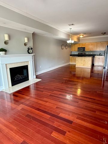 414 Mount Hope St 104, North Attleboro, MA 02760
