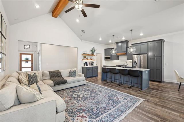 709 E Barajas Terrace, Mustang, OK 73064