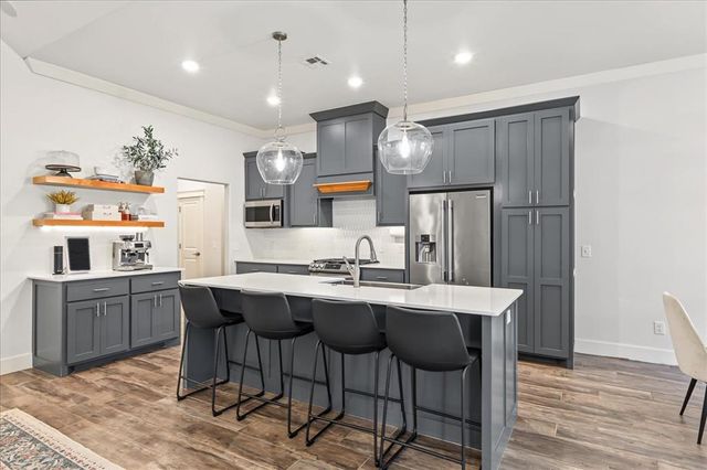 709 E Barajas Terrace, Mustang, OK 73064