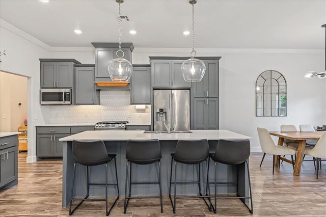 709 E Barajas Terrace, Mustang, OK 73064