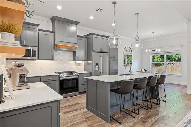 709 E Barajas Terrace, Mustang, OK 73064