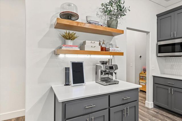 709 E Barajas Terrace, Mustang, OK 73064