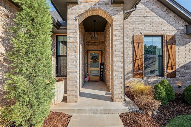 709 E Barajas Terrace, Mustang, OK 73064
