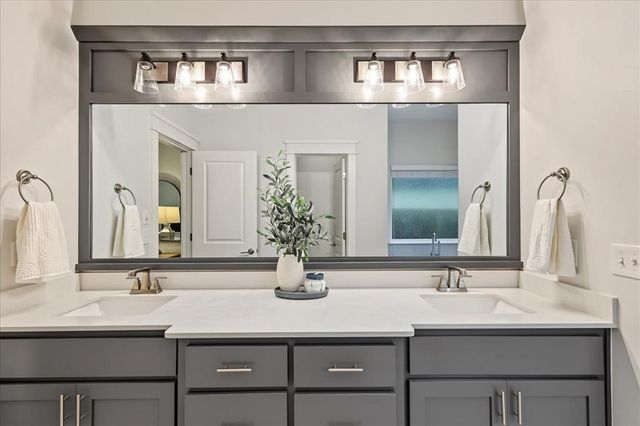 709 E Barajas Terrace, Mustang, OK 73064