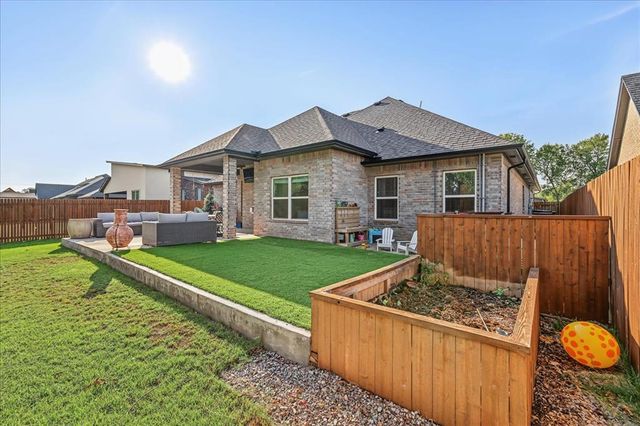 709 E Barajas Terrace, Mustang, OK 73064