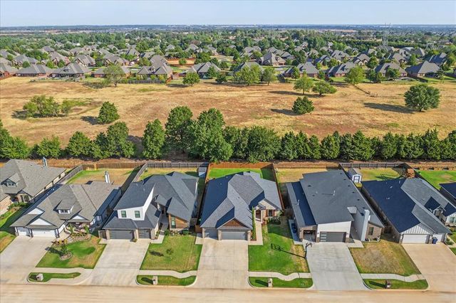709 E Barajas Terrace, Mustang, OK 73064