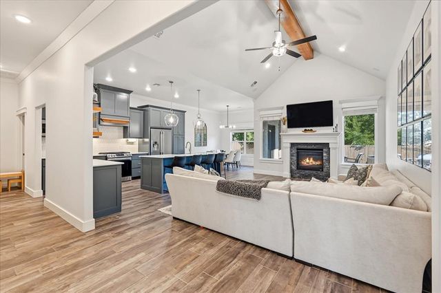 709 E Barajas Terrace, Mustang, OK 73064