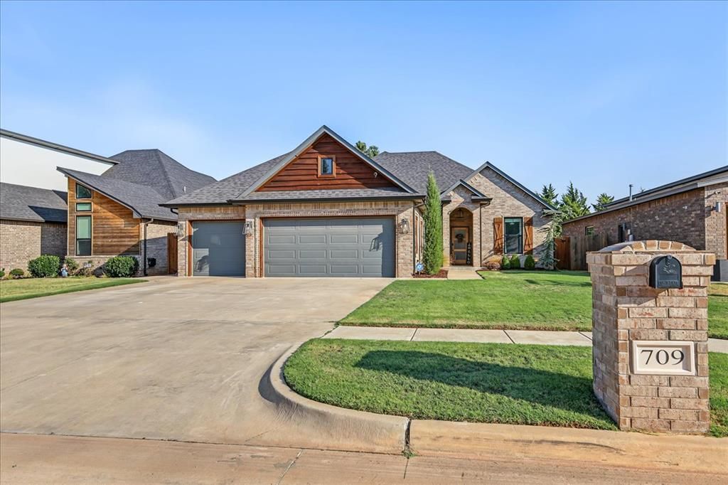 709 E Barajas Terrace, Mustang, OK 73064