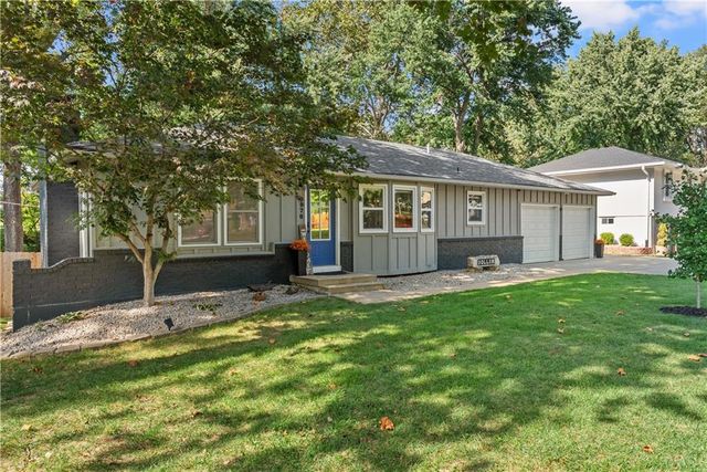 9978 Fairlane Street, Lenexa, KS 66215