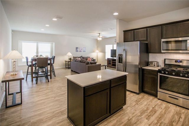 242 Mossycup DR, San Marcos, TX 78666