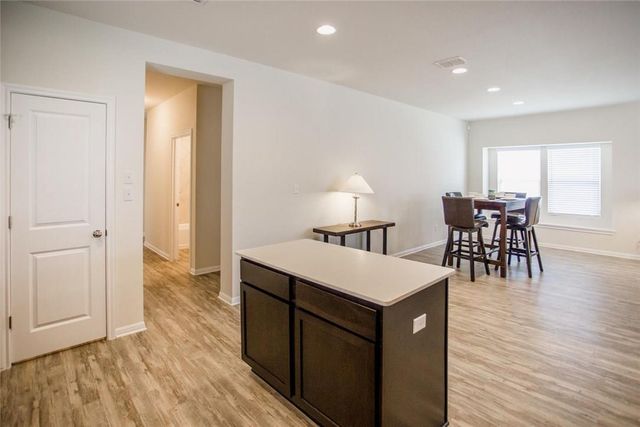 242 Mossycup DR, San Marcos, TX 78666