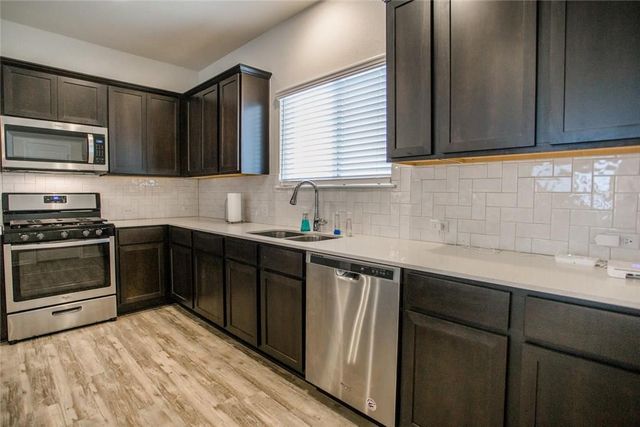 242 Mossycup DR, San Marcos, TX 78666