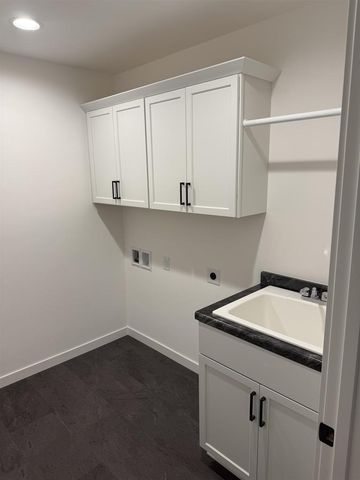 610 Clemens Drive, Arlington, WI 53911