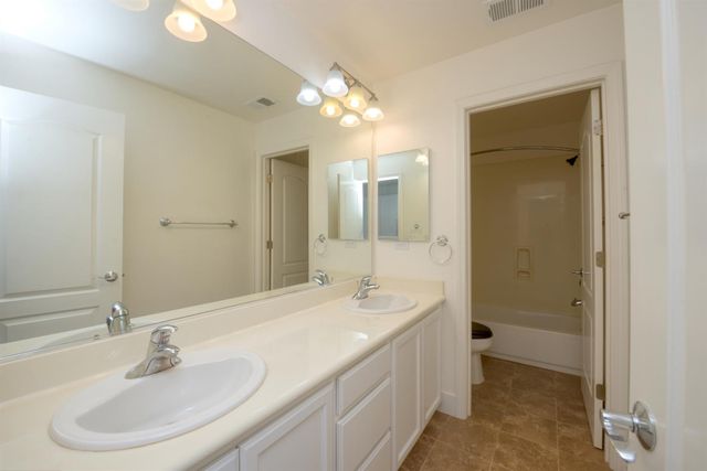 19951 Panoz Cir, Patterson, CA 95363