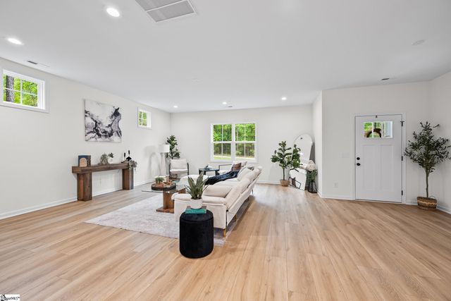 122 Guest Circle, Anderson, SC 29621
