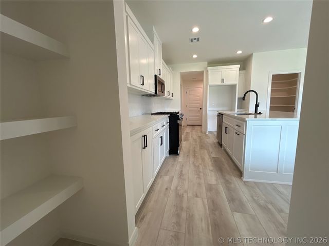 2063 E 129th Place S, Jenks, OK 74037