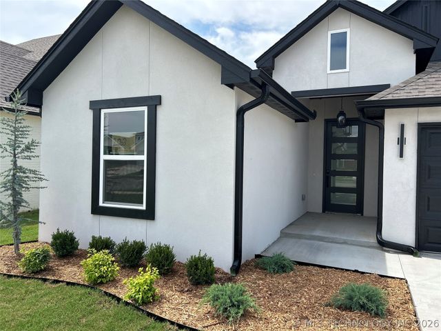 2063 E 129th Place S, Jenks, OK 74037