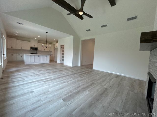 2063 E 129th Place S, Jenks, OK 74037
