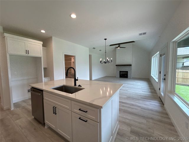 2063 E 129th Place S, Jenks, OK 74037