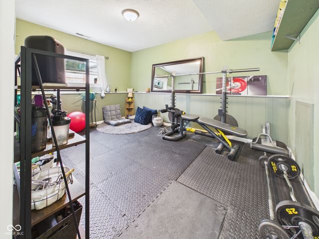 1505 E 42nd Street, Anderson, IN 46013