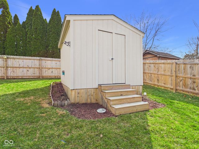 1505 E 42nd Street, Anderson, IN 46013