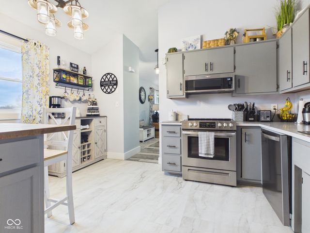 1505 E 42nd Street, Anderson, IN 46013