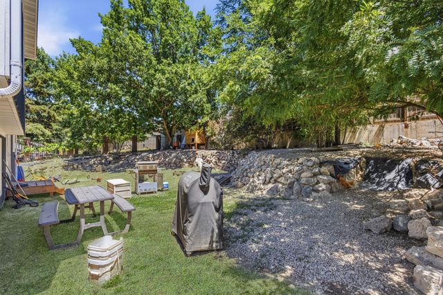 910 W RED OAKS DR, Murray, UT 84123