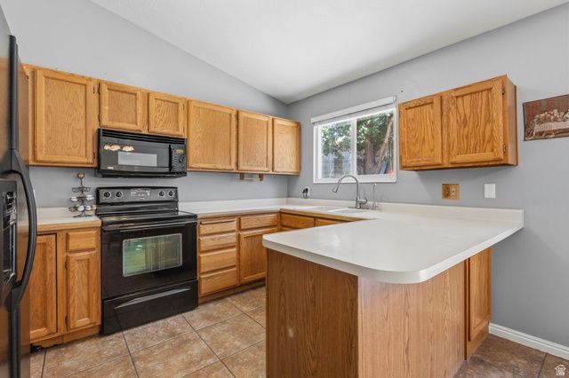 910 W RED OAKS DR, Murray, UT 84123