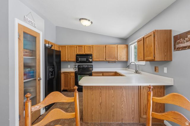 910 W RED OAKS DR, Murray, UT 84123