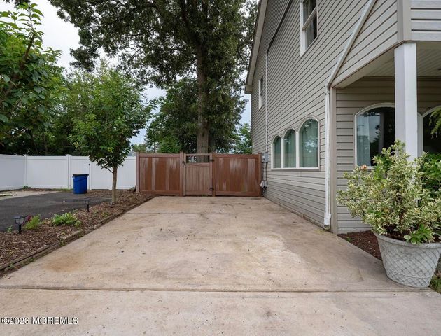 130 W Long Branch Avenue, Ocean Gate, NJ 08740