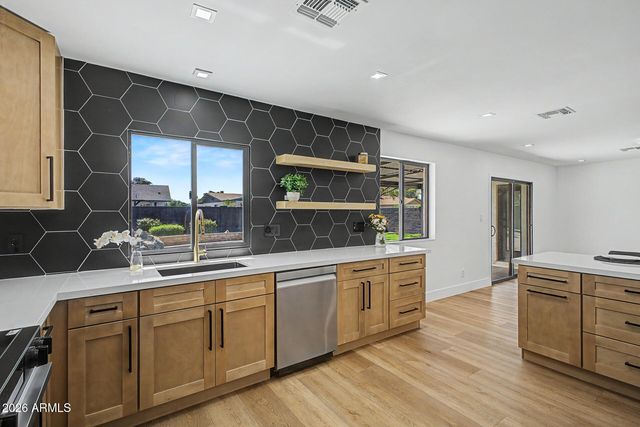 2069 E CARSON Drive, Tempe, AZ 85282