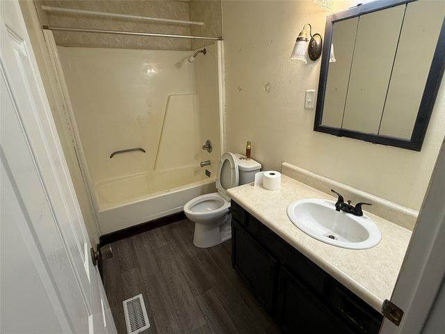 3633 E 42nd Court, Des Moines, IA 50317