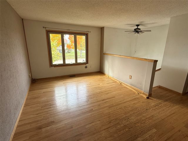 3633 E 42nd Court, Des Moines, IA 50317