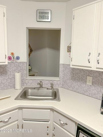 9 Chatham Square 109, Parlin, NJ 08859