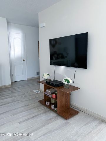 9 Chatham Square 109, Parlin, NJ 08859