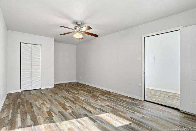 402 Mockingbird, Devine, TX 78016